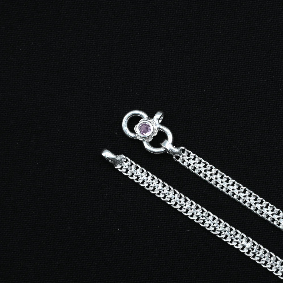 Minimalist Silver Anklet – Simple and Sophisticated.