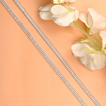 Minimalist Silver Anklet – Simple and Sophisticated.